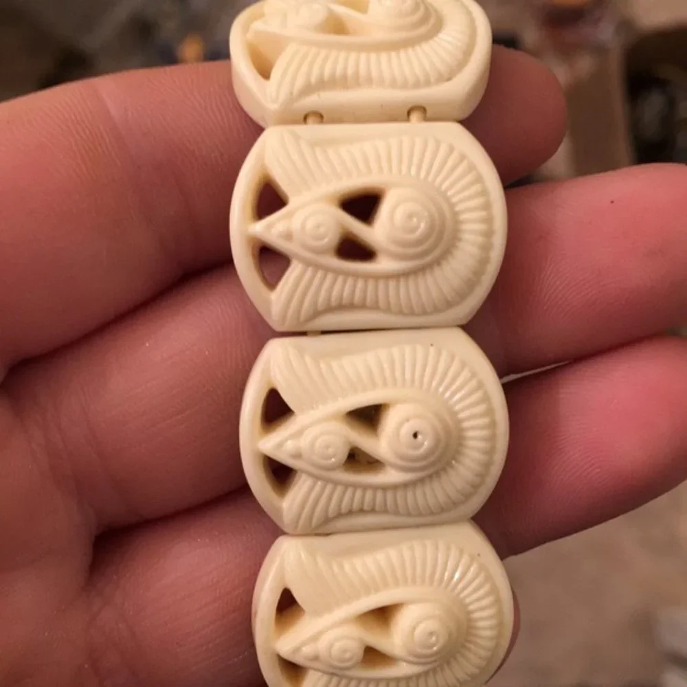 VINTAGE Rare Bone Carved Celluloid Stretch Bracelet